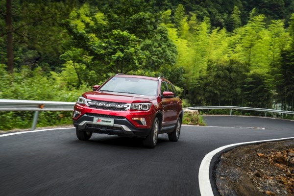 顺时代而生长安CS75尚酷版上市1.5T 6AT角逐市场