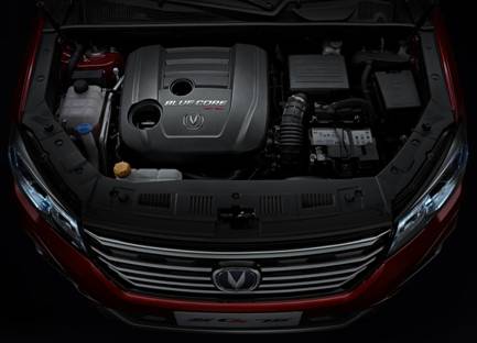 CS75外观 发动机舱