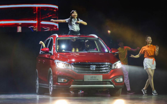 就享多一点 为全新生活而来 长安凌轩荣耀来袭