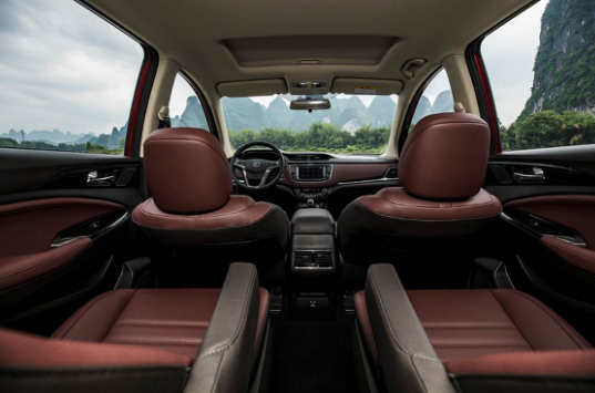 就享多一点 为全新生活而来 长安凌轩荣耀来袭