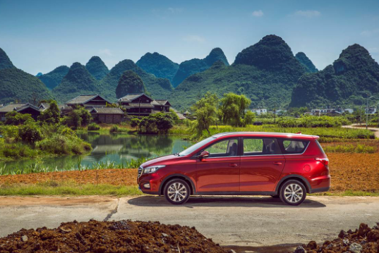 就享多一点 为全新生活而来 长安凌轩荣耀来袭