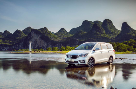 就享多一点 为全新生活而来 长安凌轩荣耀来袭