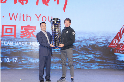 东风公司海外品牌推广五年捧回冠军奖杯