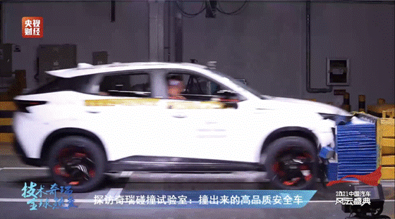 路上的汽车
描述已自动生成